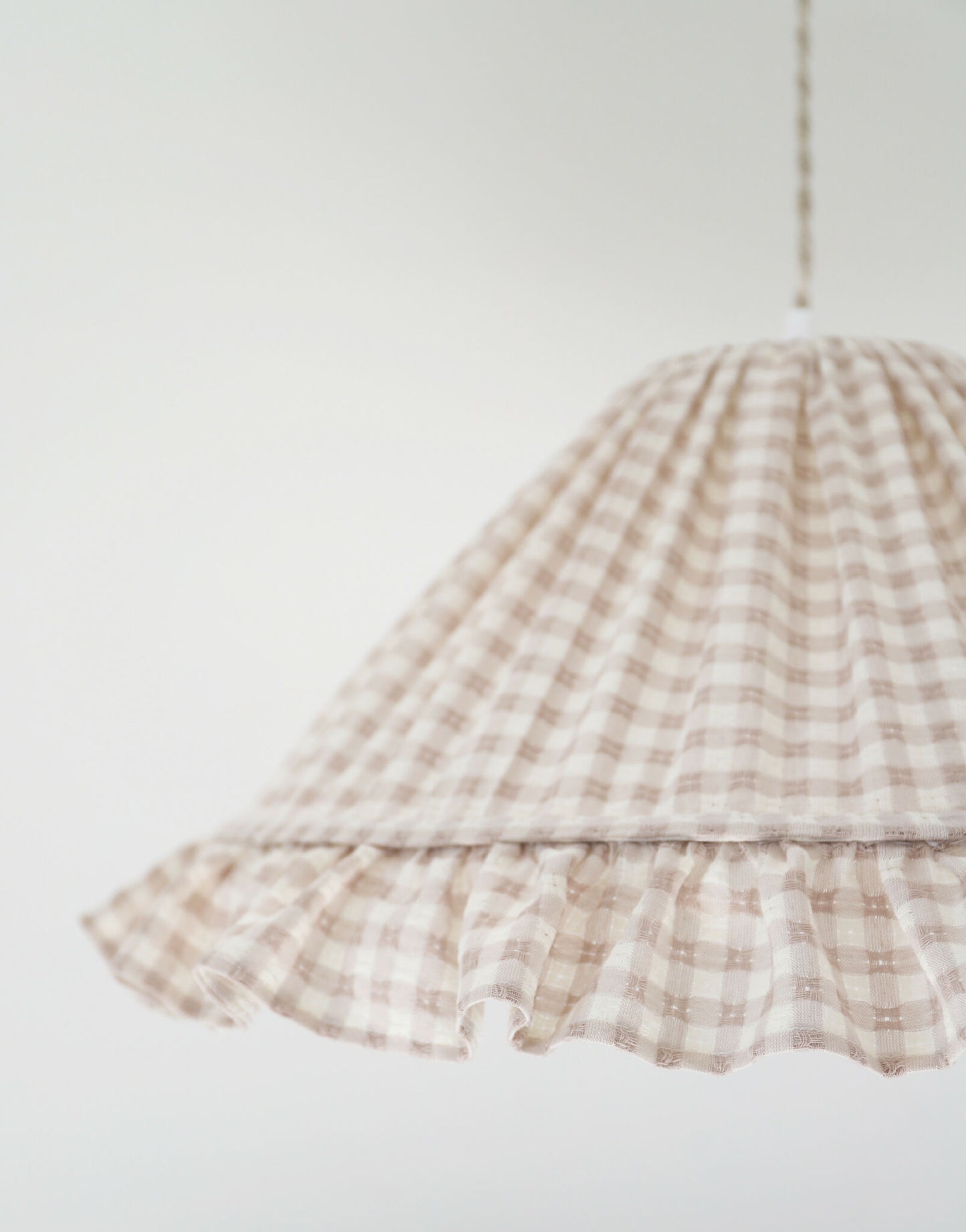 Suspension conique Emilia avec volant chic : lumière douce en coton tissé vichy