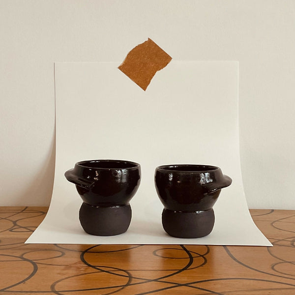 Duo de tasses à café en céramique sombre, formes « bulles »
