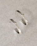 Boucles d’oreilles courbes en métal argenté, anneaux en serti, style martelé