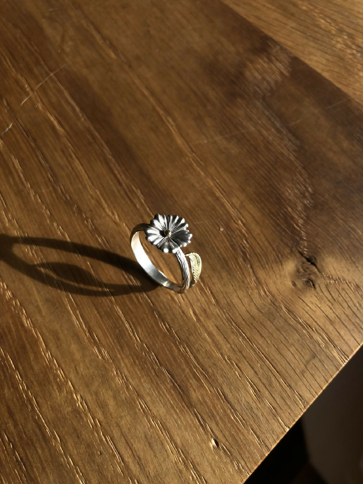 Bague fleur argent 950 et or 18 carats, motif en argent avec insert doré