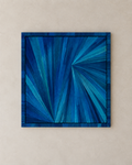 Rayonnement Azur — Tableau en marqueterie de paille 30 × 30 cm