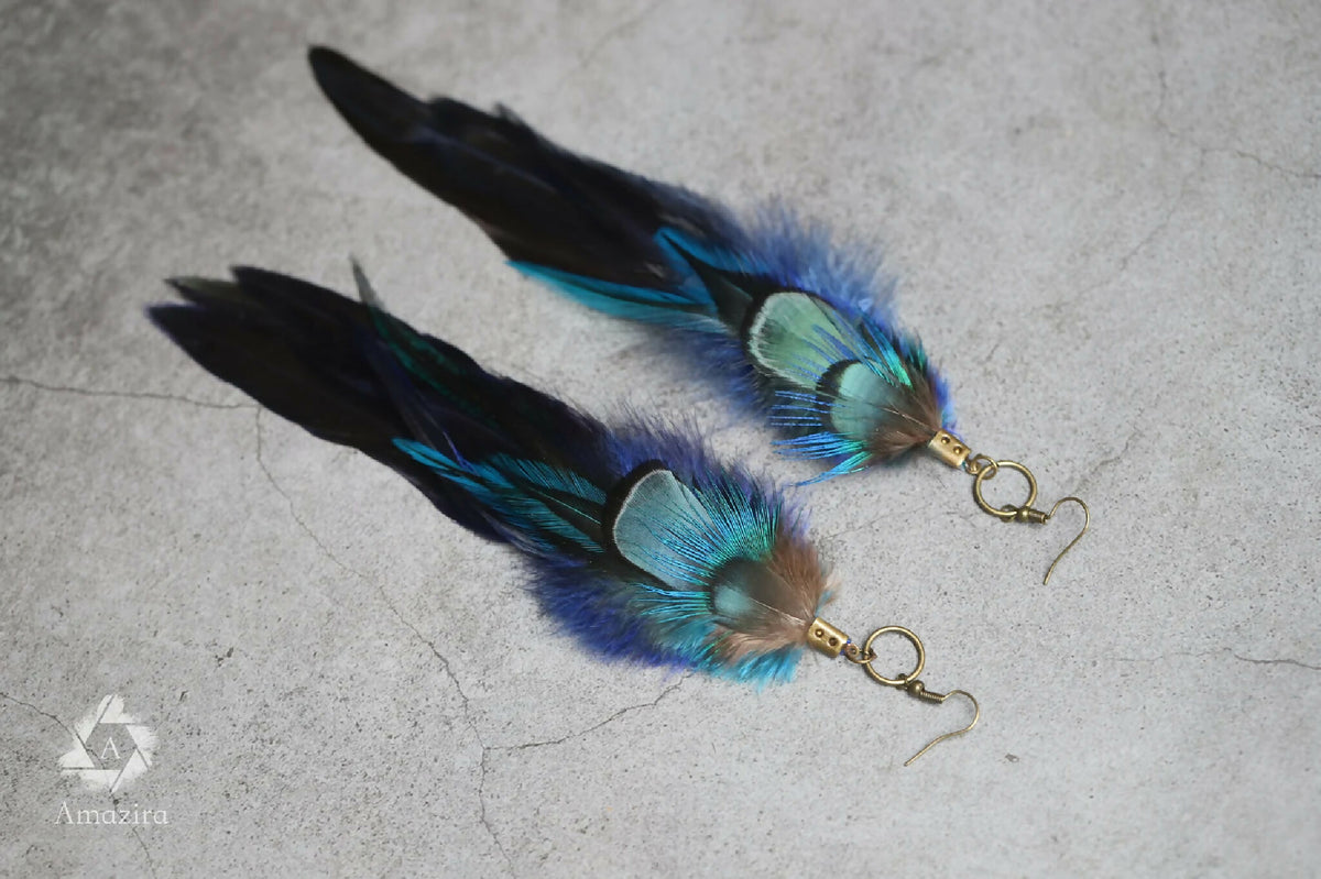 Paire de boucles d’oreilles à plumes bleu turquoise, crochets dorés