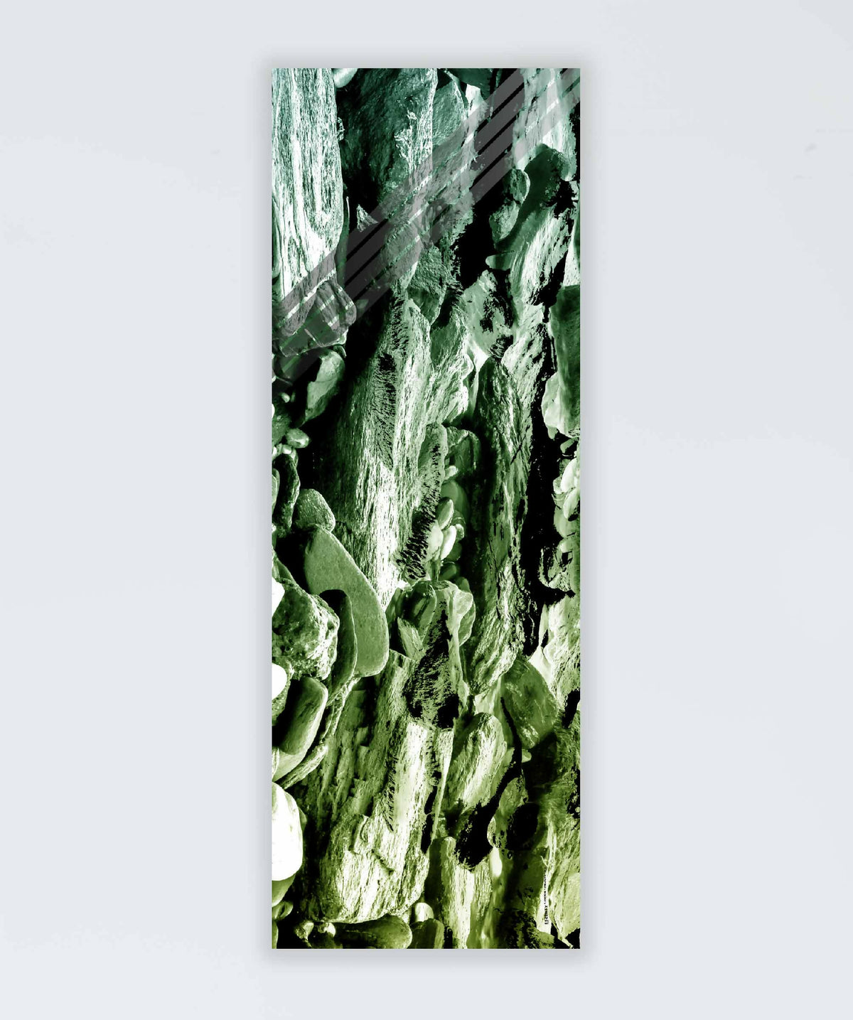 Écharpe à motif abstrait vert, noir et blanc, gros plan sur la matière