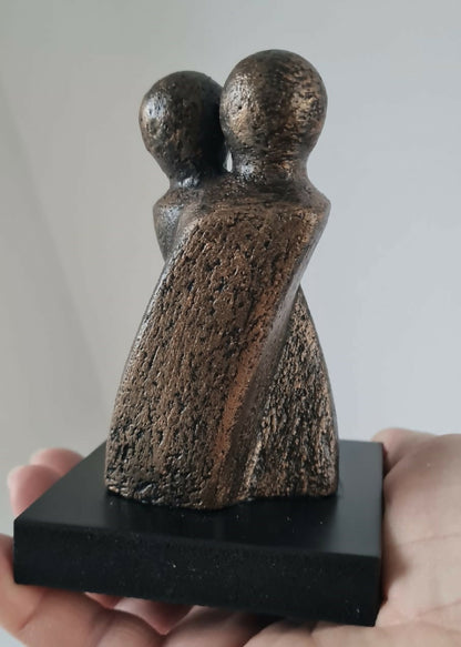 sculpture-argile-corps-enlaces-couple-artisanat-francais-1