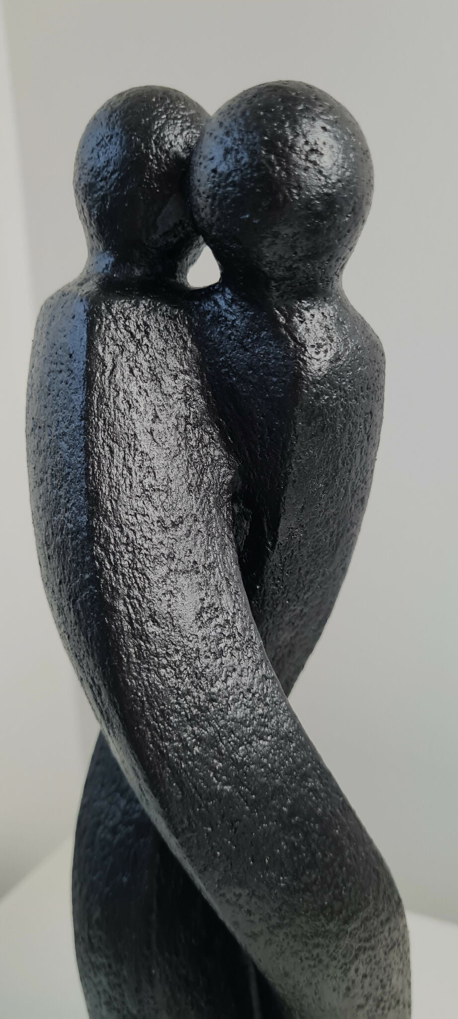 sculpture-argile-corps-enlaces-couple-artisanat-francais-