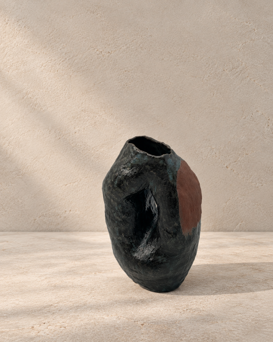 Sculpture Brèche en céramique sombre de Libevol