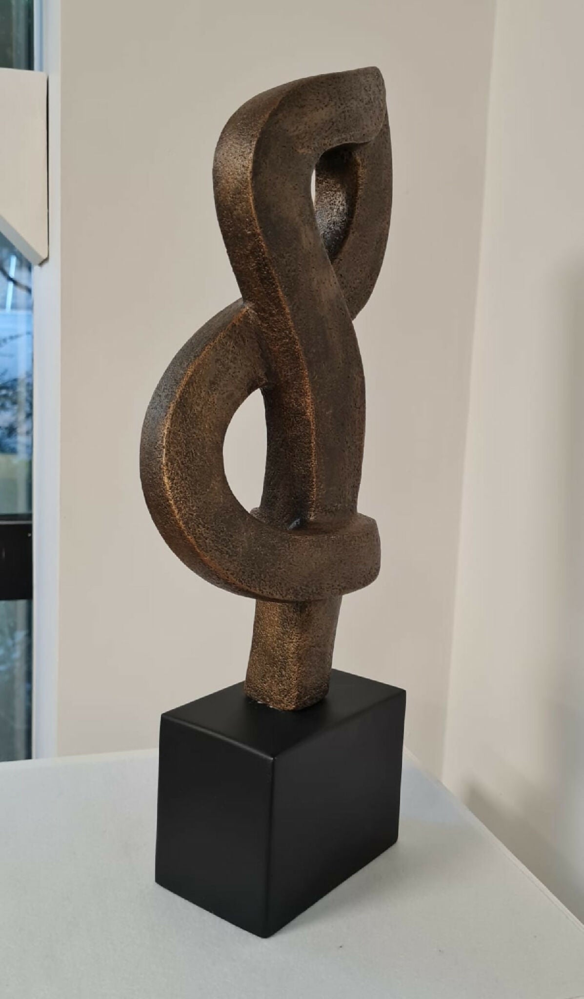 Sculpture contemporaine en céramique en forme de note de musique, artisanat français