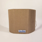 Tube en carton ondulé beige avec étiquette « Our Papier » « Laurence Lekerel »