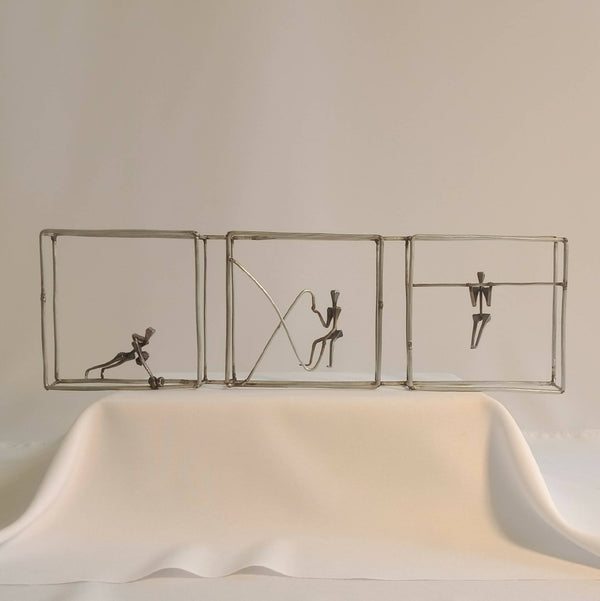 Tryptique décoratif en métal, trois panneaux avec silhouettes d’exercices