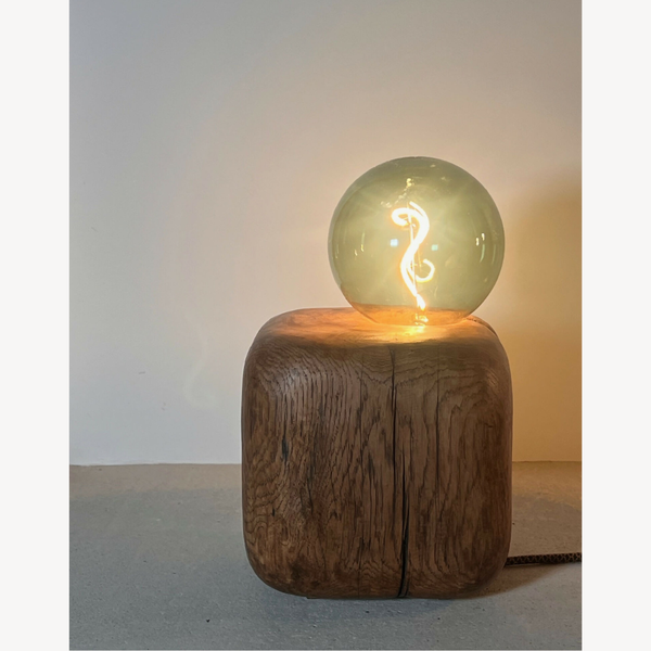 Sculpture lumineuse CUBE SPHERE : globe vert lumineux sur bloc brun texturé