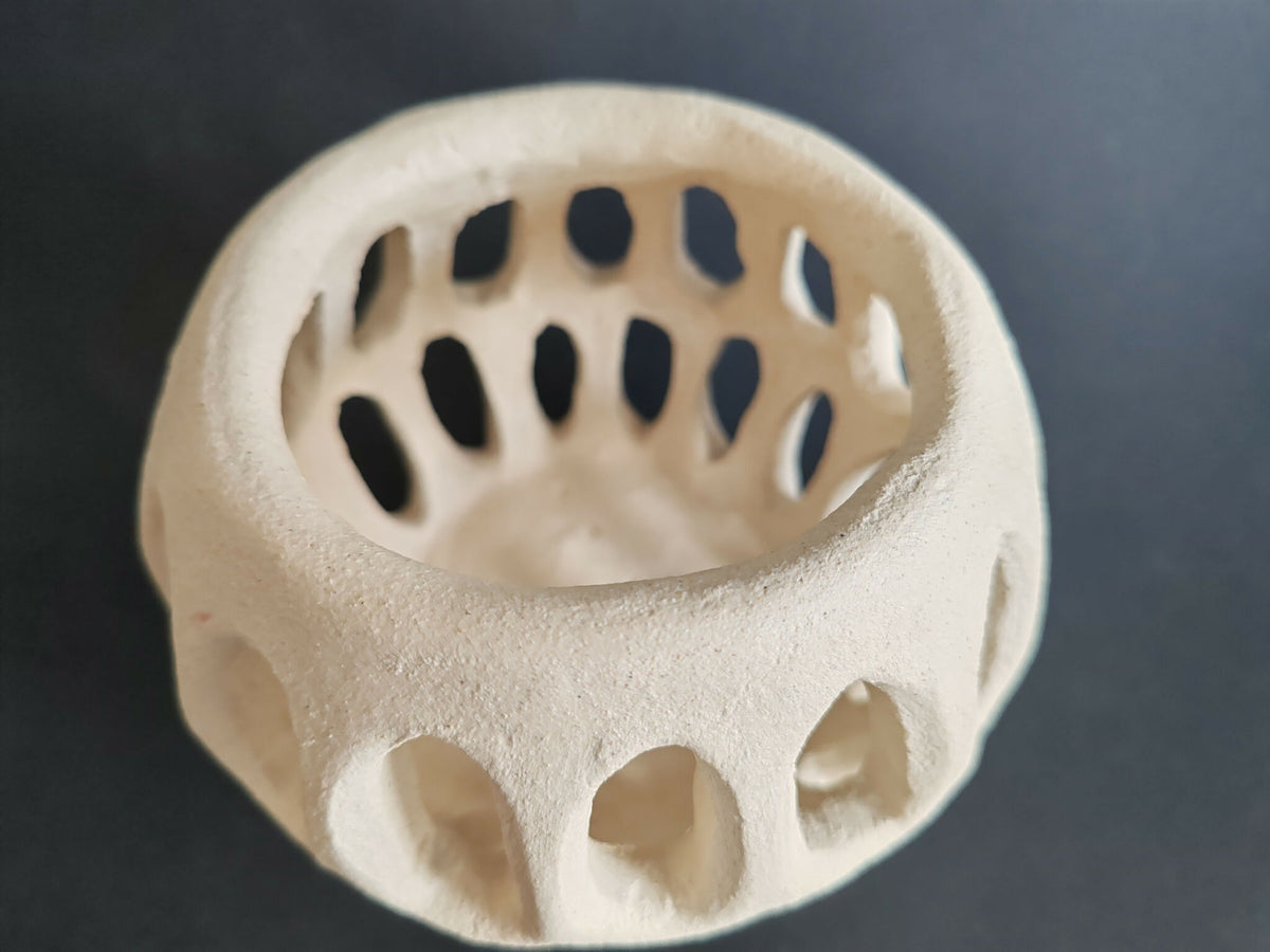 Sculpture ajourée SOUFFLE BLANC II : vue de dessus, ouvertures ovales