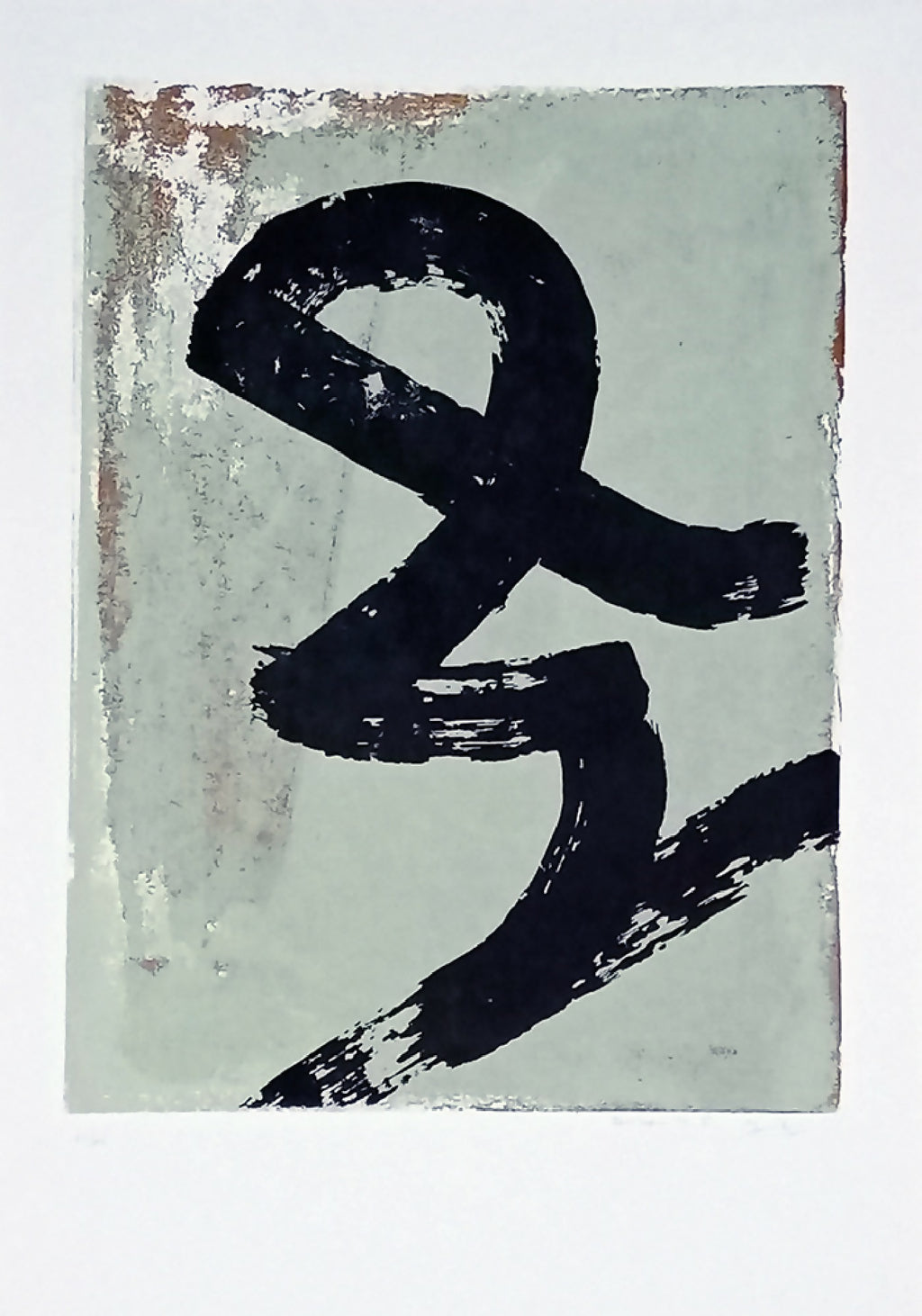 Sérigraphie originale « Scribouilli #01 » : fond vert-gris, traces beiges, signe noir à l’encre.