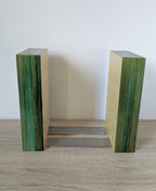 Paire de serre-livres en bois vert, marqueterie en éventail, deux supports