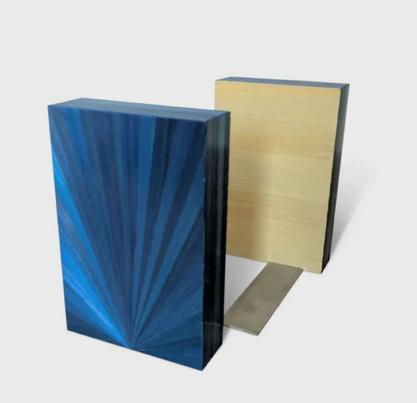 Serre-livres duo en marqueterie de paille bleue : face bleue et face claire