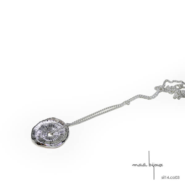 Collier en argent massif, Pendentif inspiré par les rondelles de bois