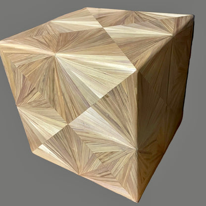 Le Soleil — Cube en marqueterie de paille