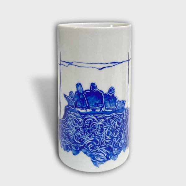Mug en porcelaine blanche avec illustration bleue et scène « en famille »