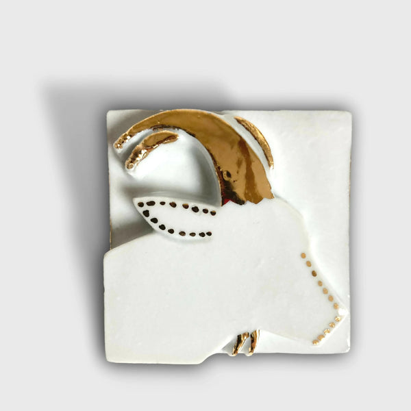 Boîte à bijoux en porcelaine blanche, motif capricorne doré sur le couvercle