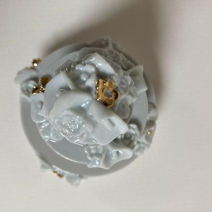 Boite mariage à décor floral en porcelaine
