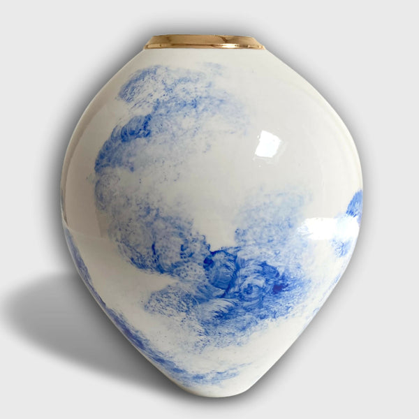 Vase boule blanc avec motifs bleus et col doré