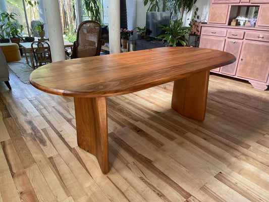Table en bois massif issue de l'artisanat français