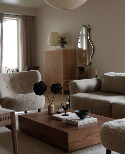 Table_de_salon_en_bois_de_noyer