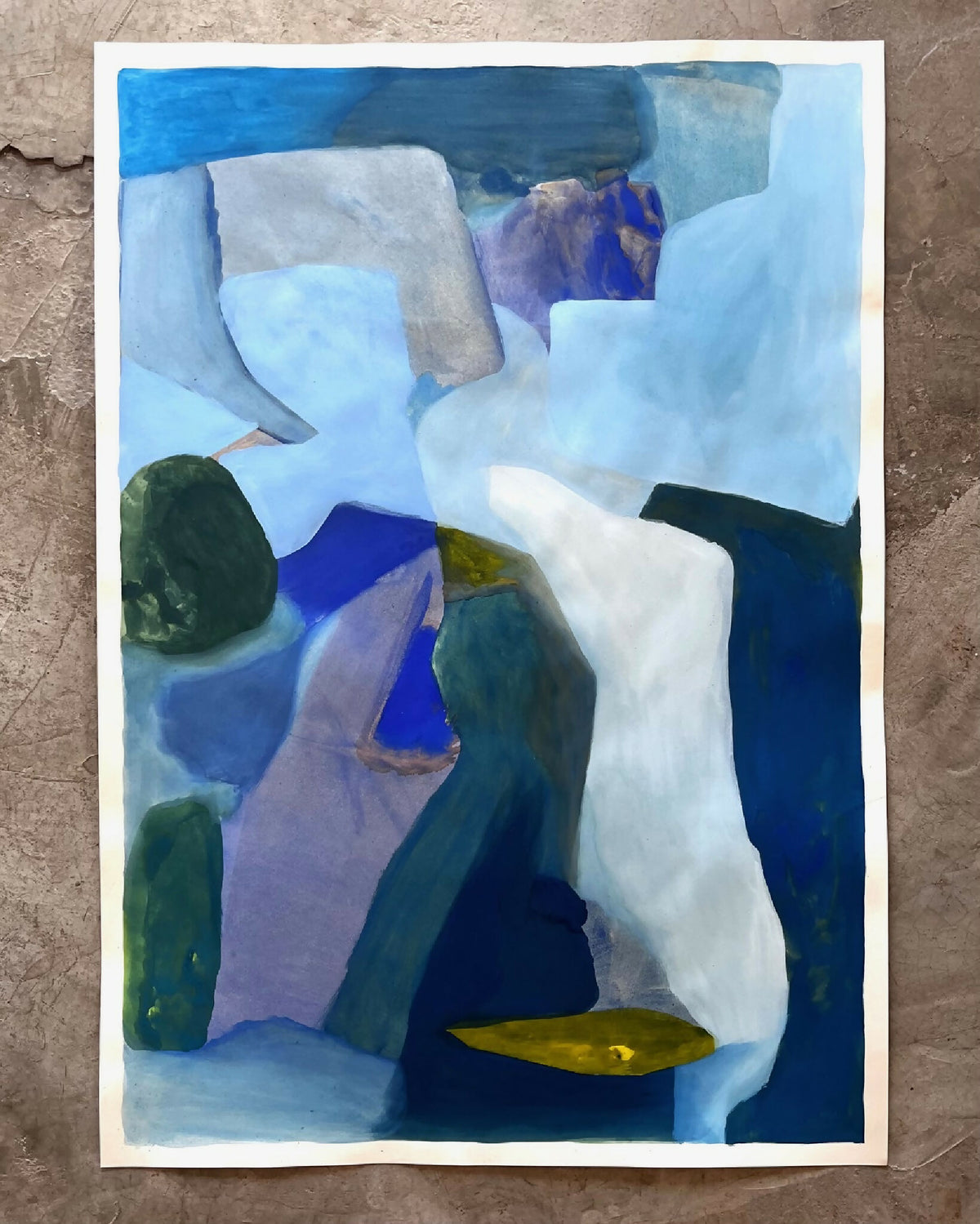 Tableau abstrait Foneas, formes géométriques bleues et vertes sur fond clair, cadre blanc