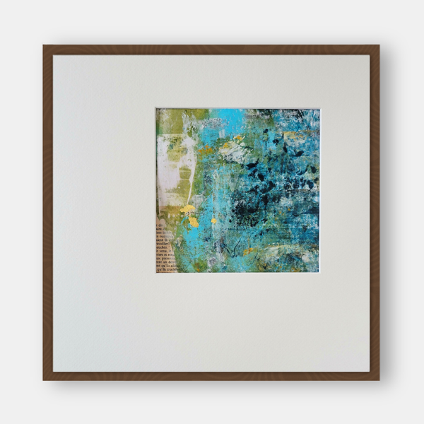 Tableau abstrait encadré en bois brun, bleu-vert texturé avec accents jaunes.