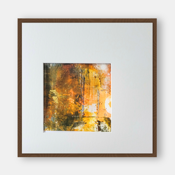 Tableau abstrait carré encadré bois, composition ocre, noir et blanc éclatant.