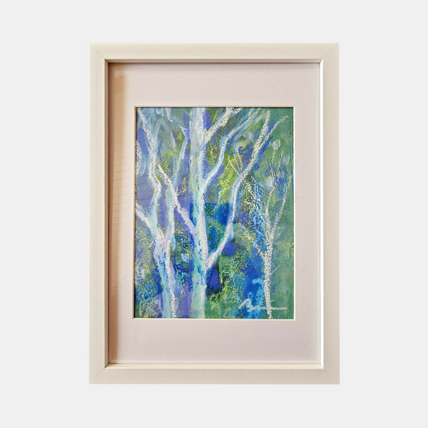 Tableau encadré d’art abstrait aux tons bleu et vert, motifs de feuillage et branches.