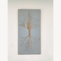 Tableau arbre de vie vertical, grande illustration d’arbre en ocre sur fond bleu-gris, cadre.