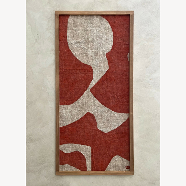 Tableau mural Klobi encadré bois, formes rouges et beiges façon portrait