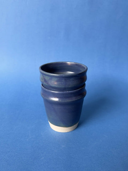 Tasse en céramique issue de l'artisanat français