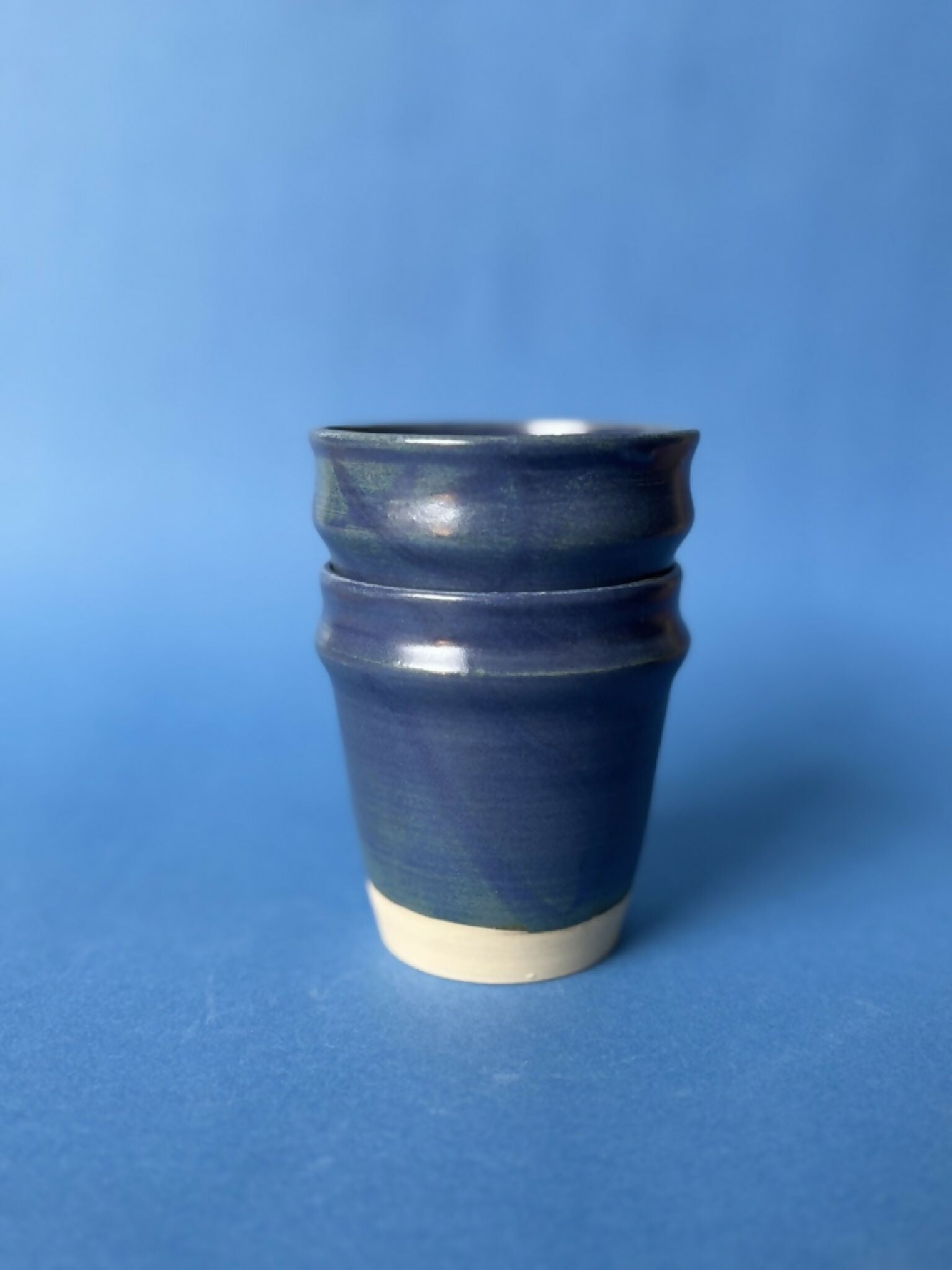 Tasse en céramique issue de l'artisanat français