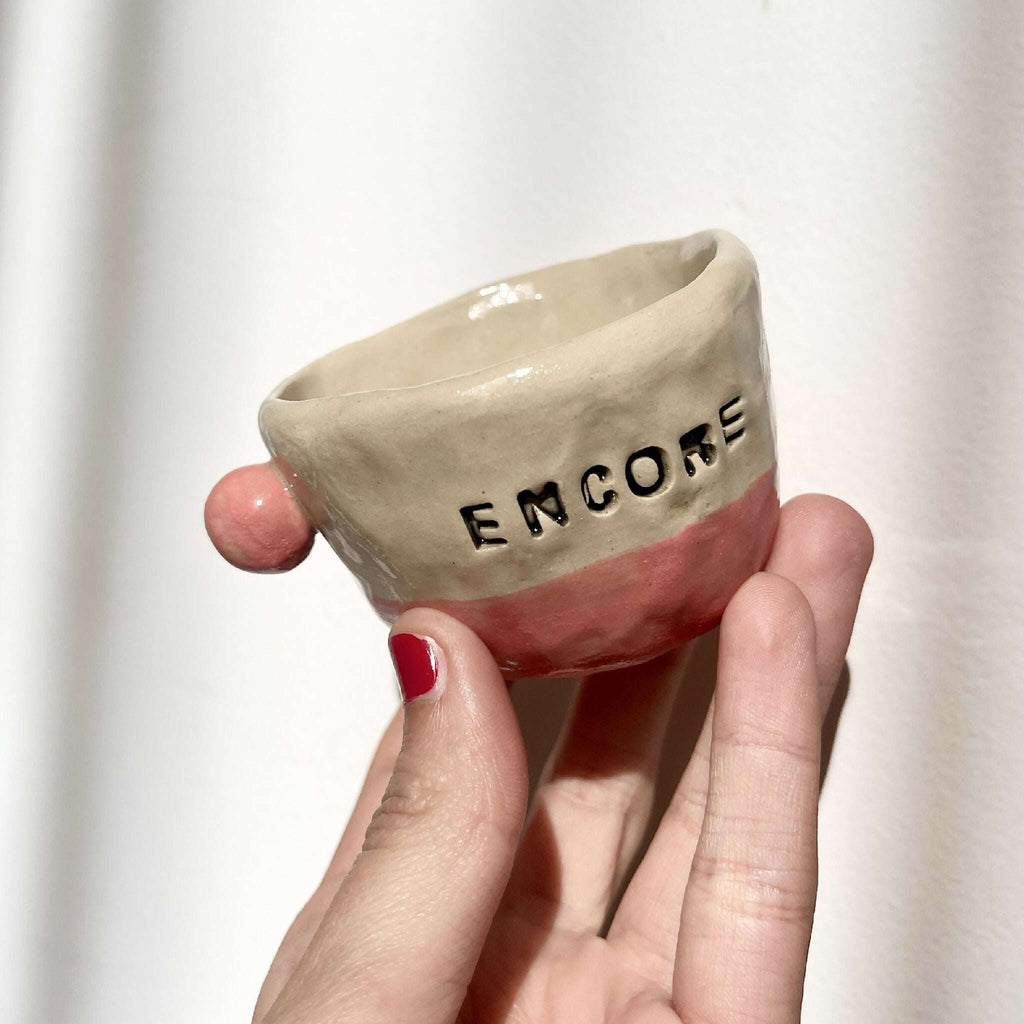 Tasse espresso en céramique beige «ENCORE» avec petite anse rose