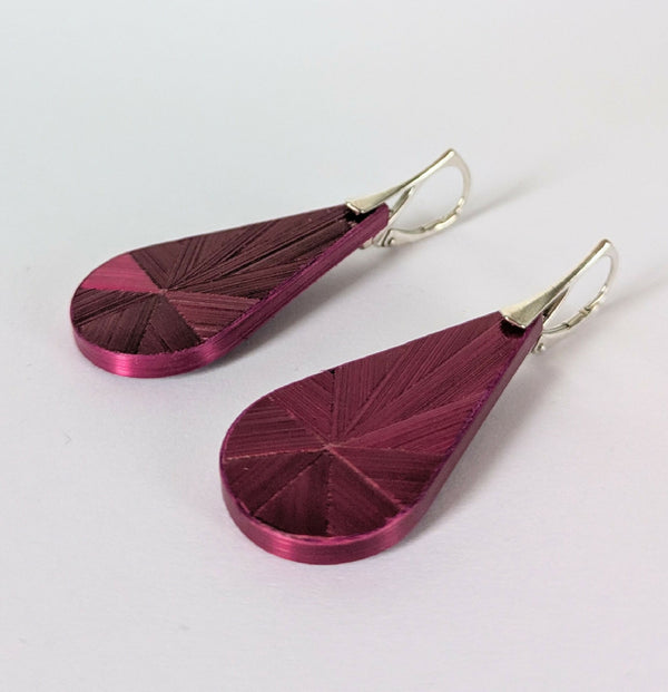 Boucles d’oreilles gouttes en marqueterie de paille bordeaux, crochets argent