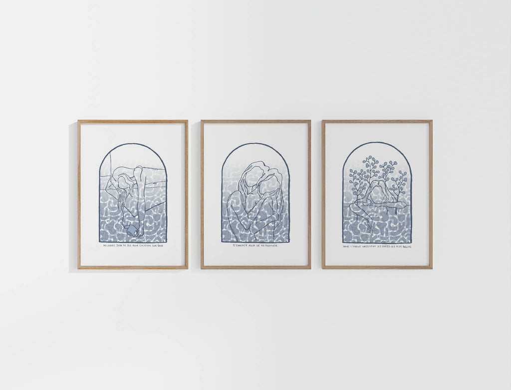 Trio d’affiches A4 encadrées, dessins bleus en arches