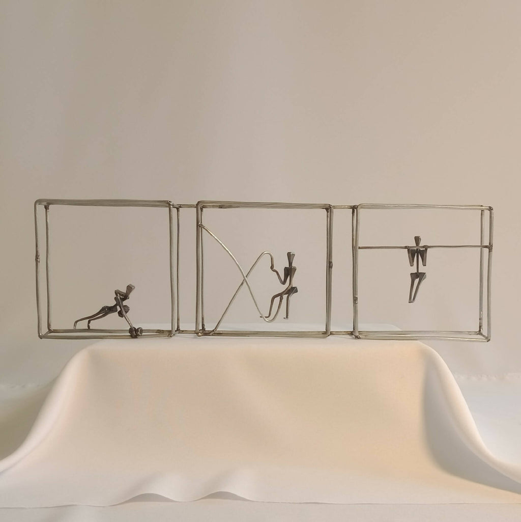 Tryptique décoratif en métal, trois panneaux avec silhouettes d’exercices