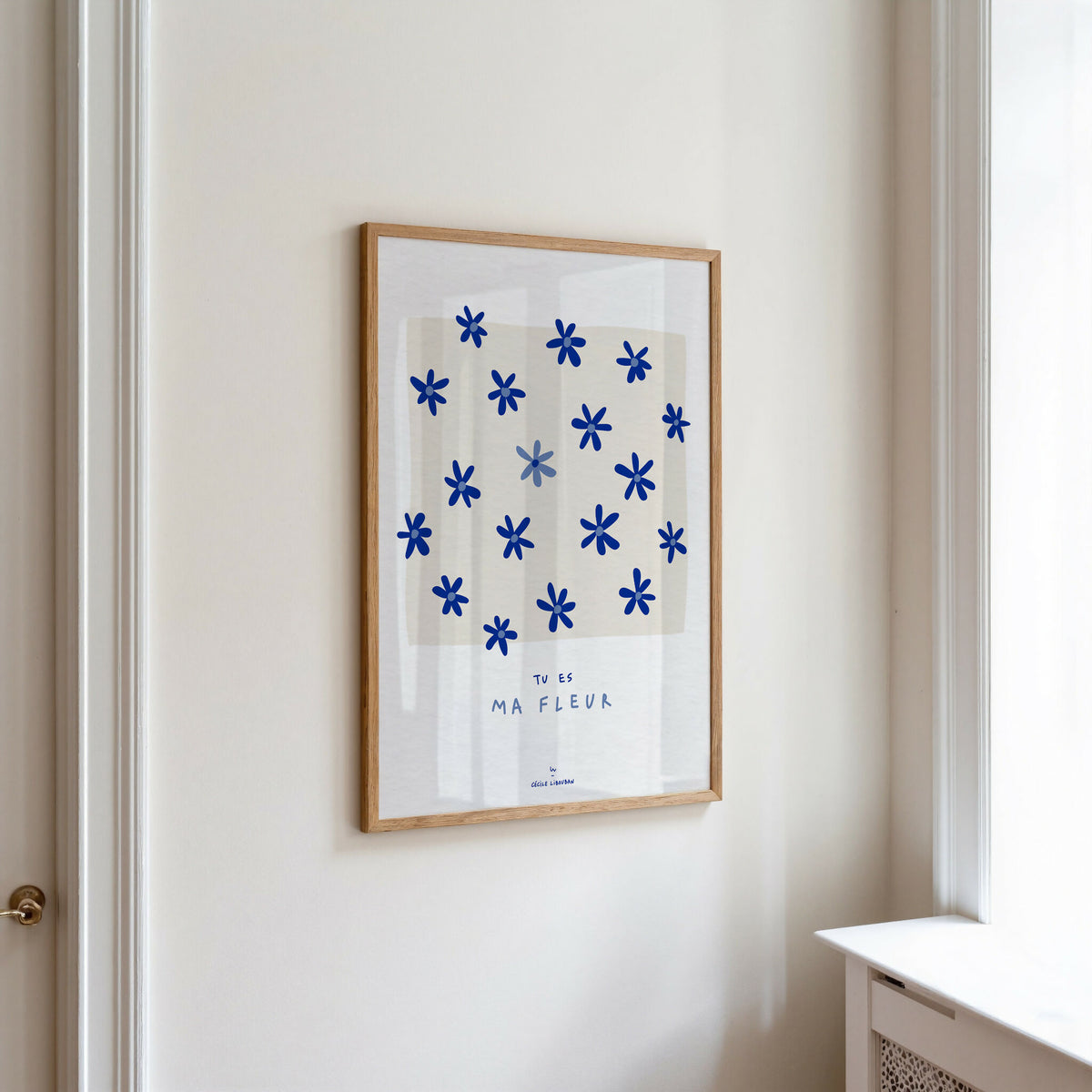 Affiche A4 encadrée murale : fleurs bleues et texte « Tu es ma fleur ».