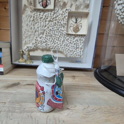 Sculpture - Posé sur une bouteille