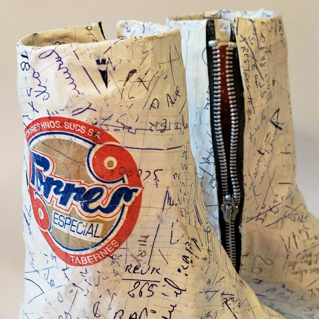 Bottes zippées tige en tissu écru, fermeture éclair noire, gros plan