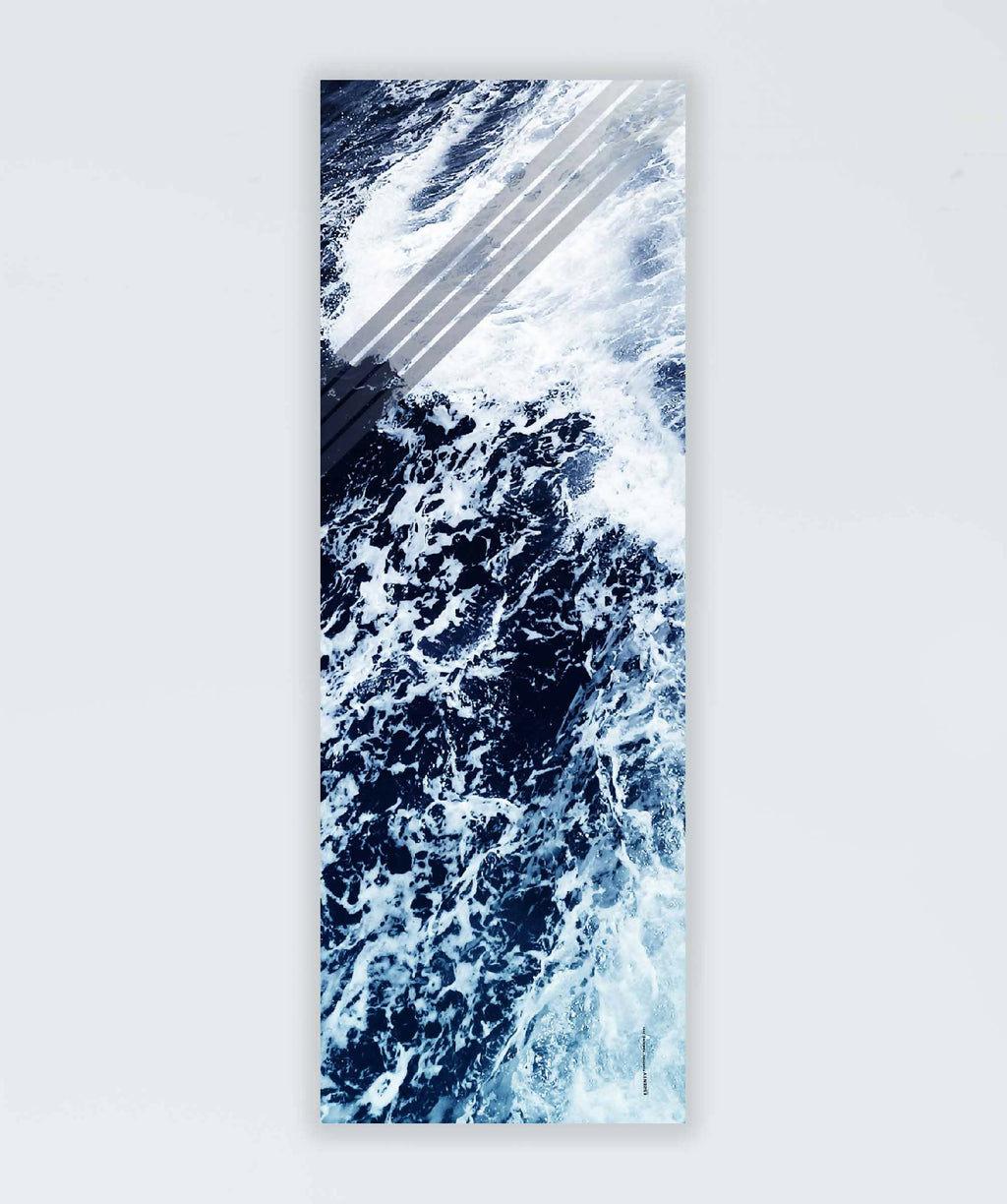 Écharpe rectangulaire bleue et noire à motif abstrait, vue à plat