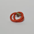 Broche entrelacs cordon orange, fermoir doré avec intérieur visible