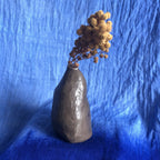 Vase à herbes sèches en céramique sombre, tige décorée de fleurs séchées