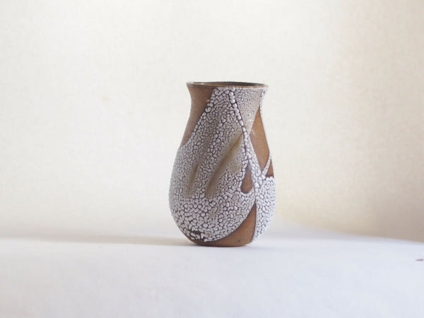 Vase en émail gris décor mouton
