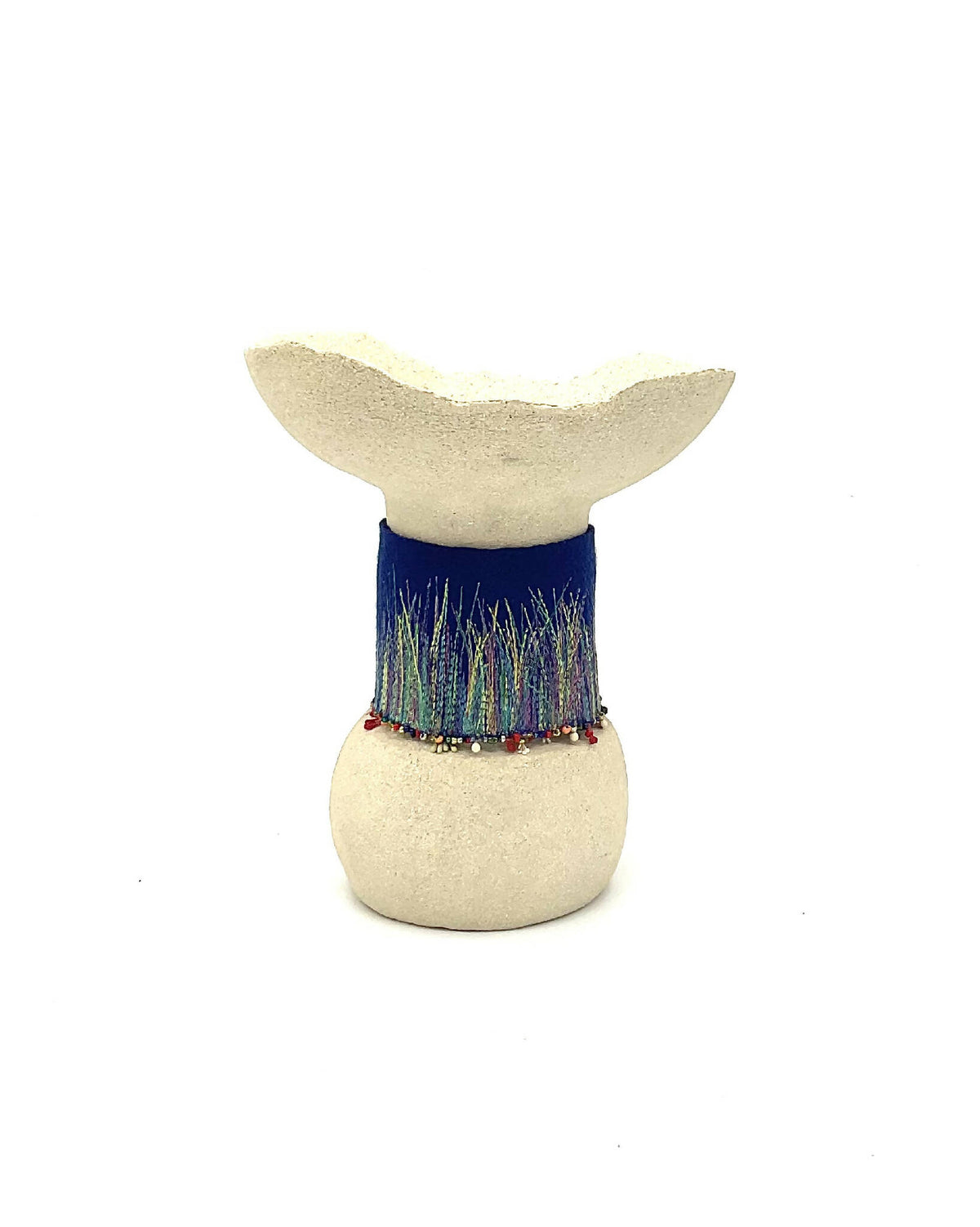 Vase habillé ORGANIK : base beige et col bleu à franges multicolores