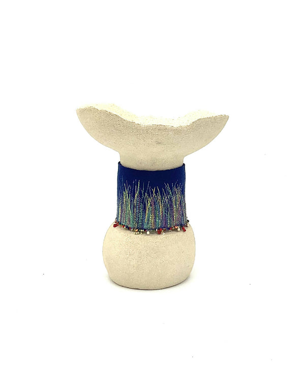 Vase habillé ORGANIK : base beige et col bleu à franges multicolores