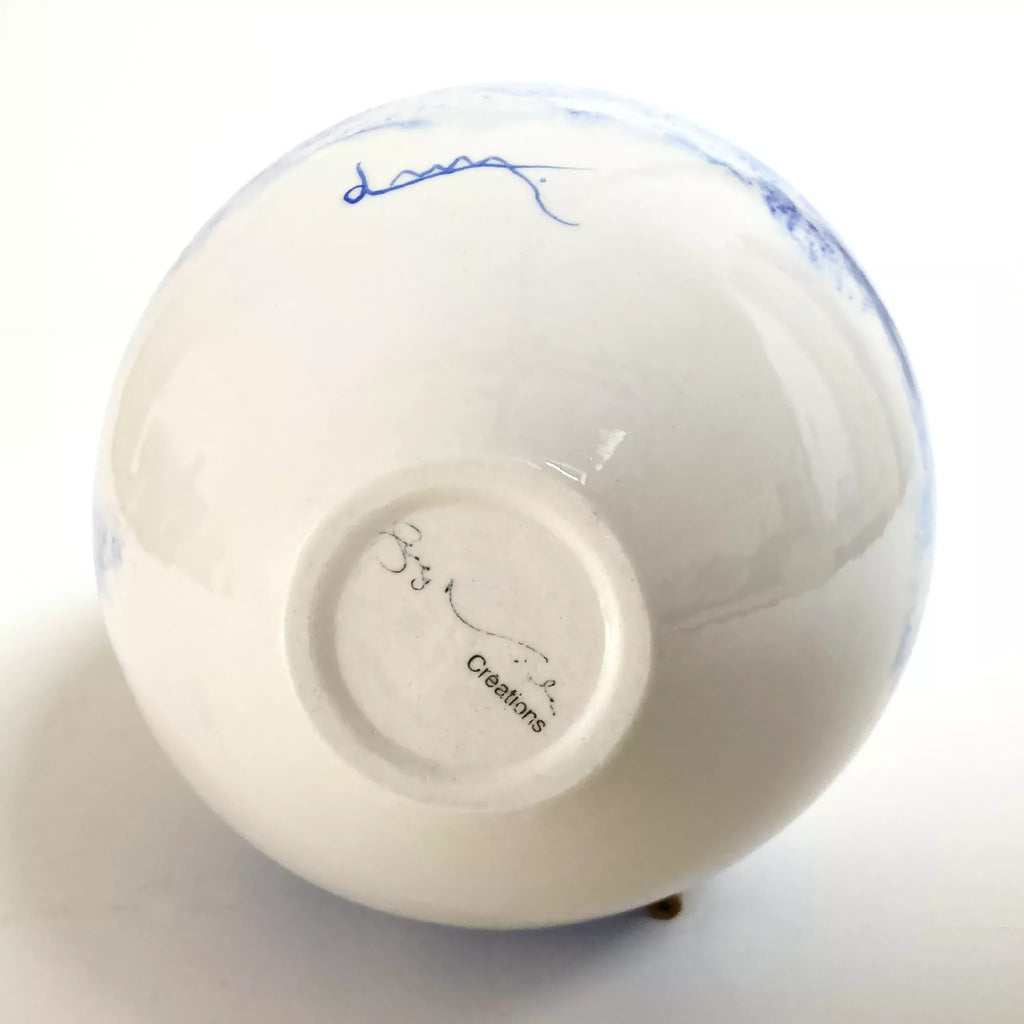 Base intérieure de vase blanc avec logo Creators