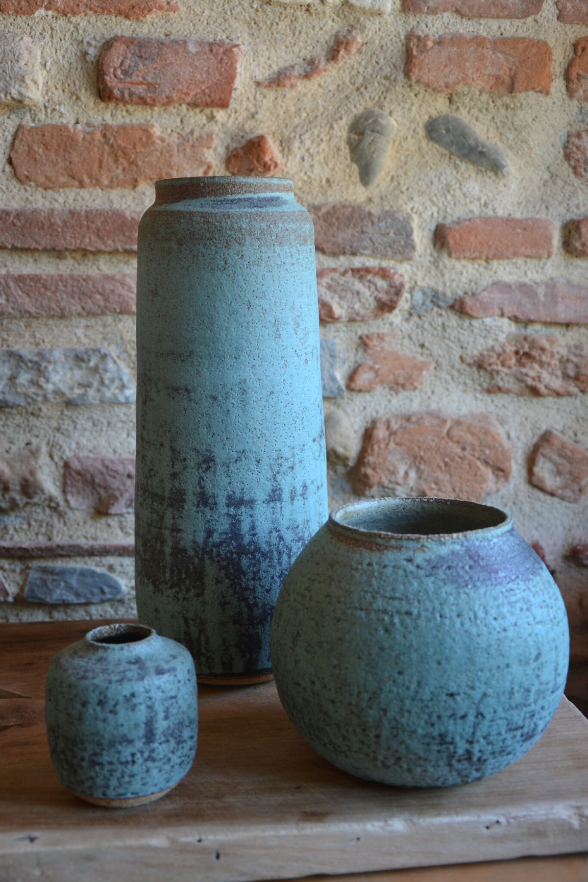 Ensemble de vases en céramique bleu-vert, tailles et formes assorties