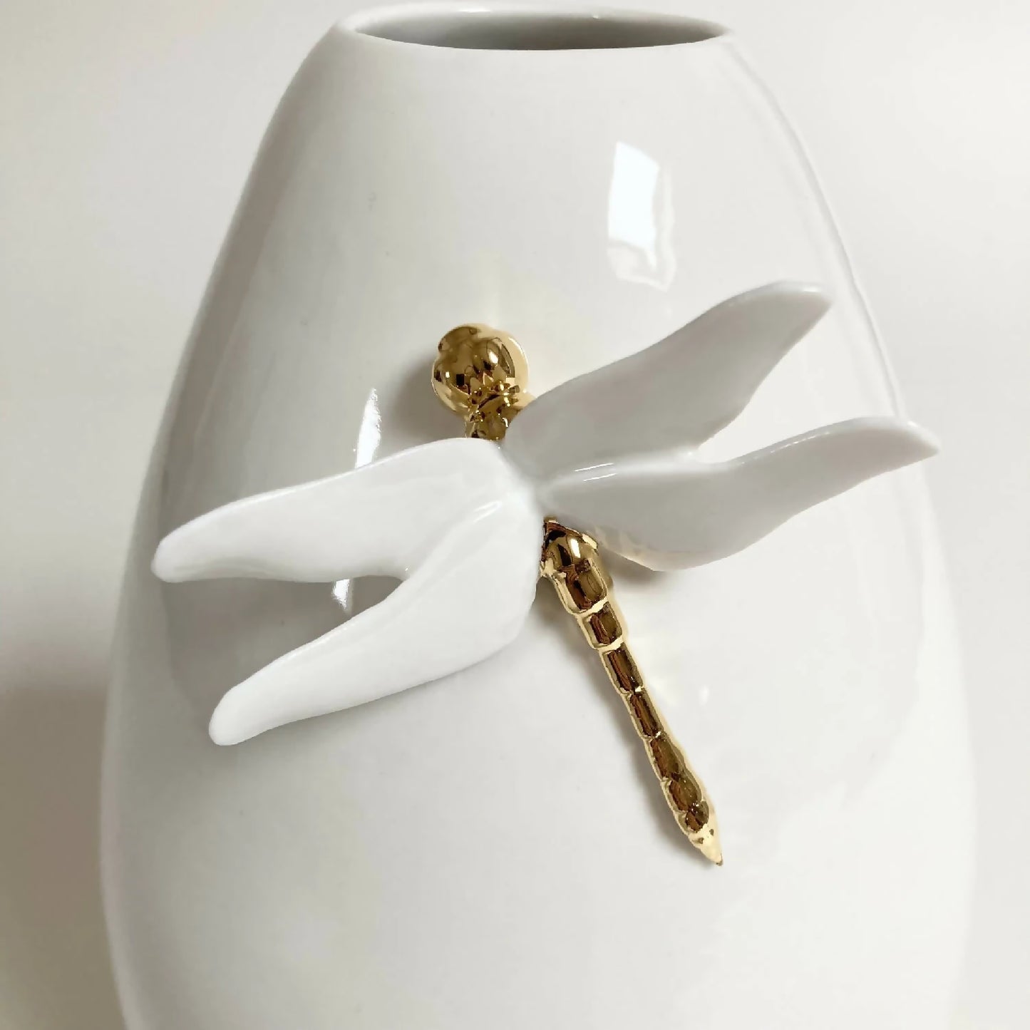 vase-porcelaine-et-or-artisanat-fait-main-en-france-1